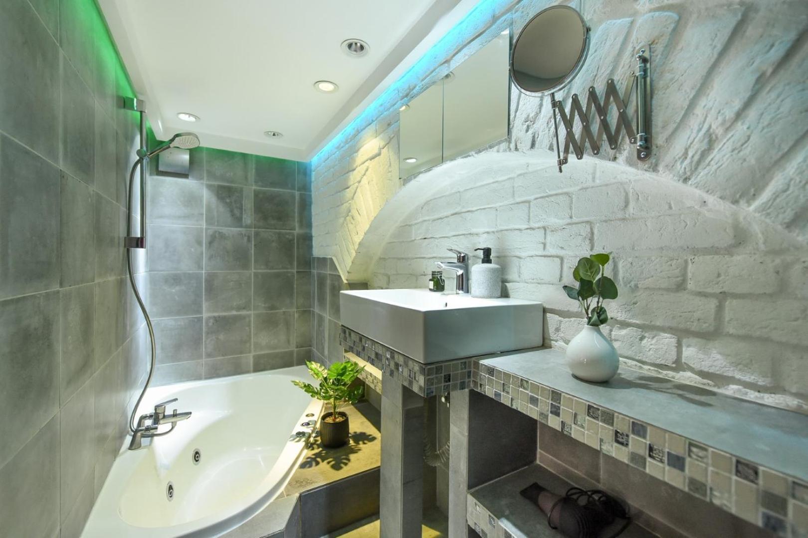 Central Comfort - Duplex-Style Studios On Regina Elisabeta Bucharest Exterior photo